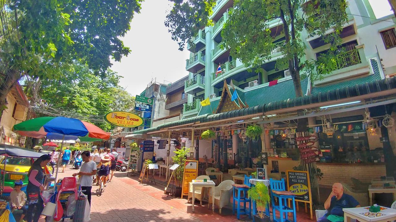 Four Sons Village Bangkok Buitenkant foto